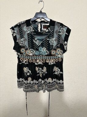 Johnny Was Biya Black Floral Embroidered Short Sleeve 100% silk Tunic